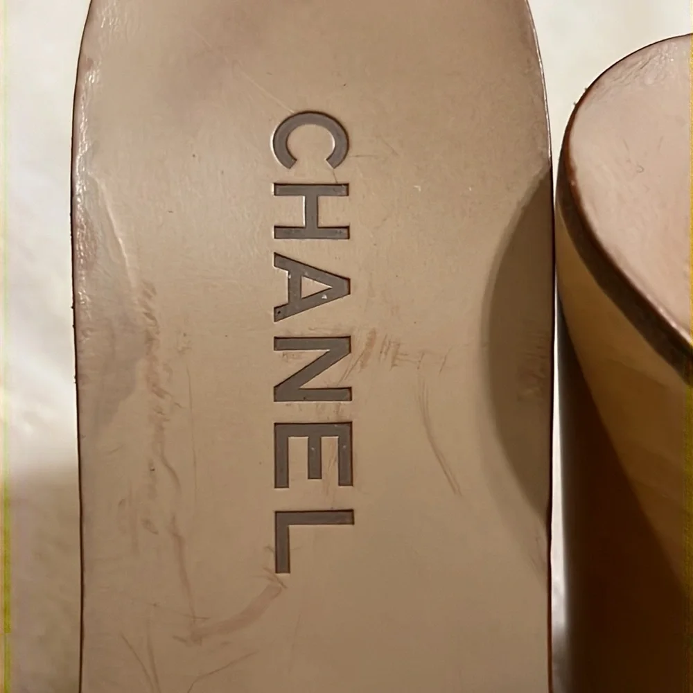 HP🎉🎉Chanel patent leather platform logo wedges - Picture 4 of 8